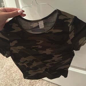Cute cropped short sleeve camo shirt